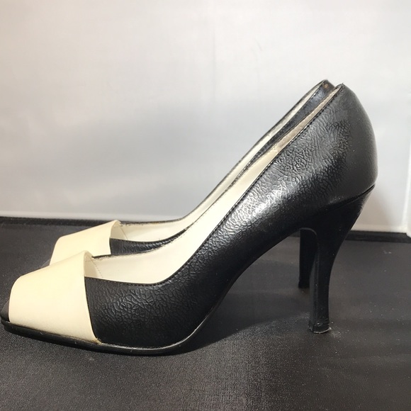 Black & white peep toe heels. Size 6 1/2. - Picture 2 of 6